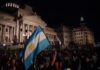 Cacerolazos contra el mega DNU de Milei en el Congreso y varios puntos del país