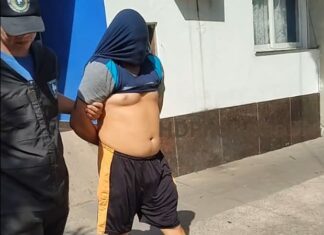 Chofer de ambulancia detenido por exhibir sus genitales a una niña