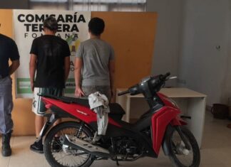 Motochorros adolescentes asaltaron a una mujer armados con un cuchillo
