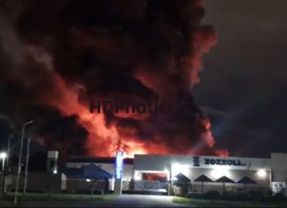 Incendio destruyó la fábrica de colchones Maxiking en Sáenz Peña