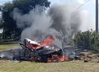 Una familia santiagueña despistó y volcó en la ruta 89: el vehículo se incendió