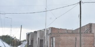 Margarita Belén: volaron los techos de las casas que Martínez entregó sin terminar