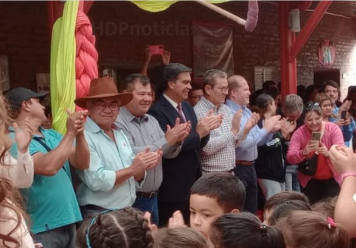 El gobernador Jorge Capitanich dio inicio al ciclo lectivo 2023 en la EPGS 2 dirigida porr Emerenciano Sena, junto a los ministros Aldo Lineras y Juan Manuel Chapo.