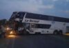 Un camión y un colectivo chocaron de frente en la ruta 95: un muerto