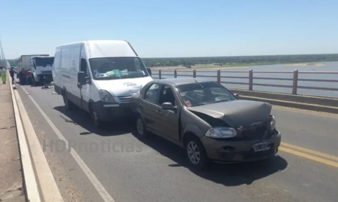 3 vehículos de distinto porte se toparon sobre en el tramo chaqueño del puente General Belgrano.