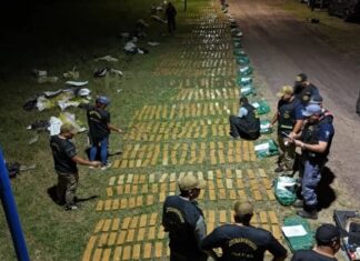 Narco escapó de la Policía y abandonó una Hilux con 806 kilos de marihuana