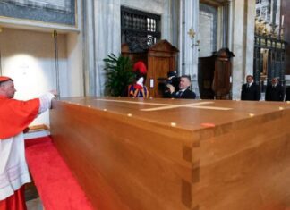 Multitudinario último adiós a Francisco