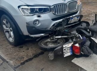 El abogado Ricardo Osuna chocó un motociclista con un BMW