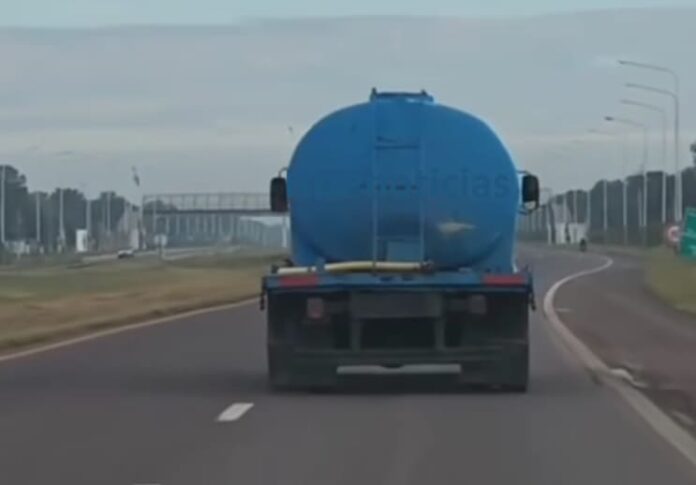 Camión cisterna para Unitán