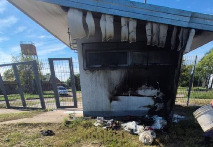 Casilla incendiada en el Tiro Federal