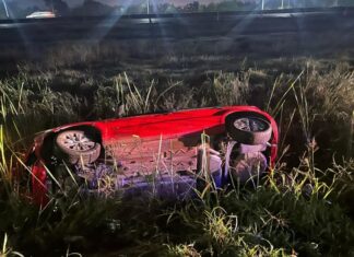 Ebrio despistó y volcó en la autovía: terminó preso