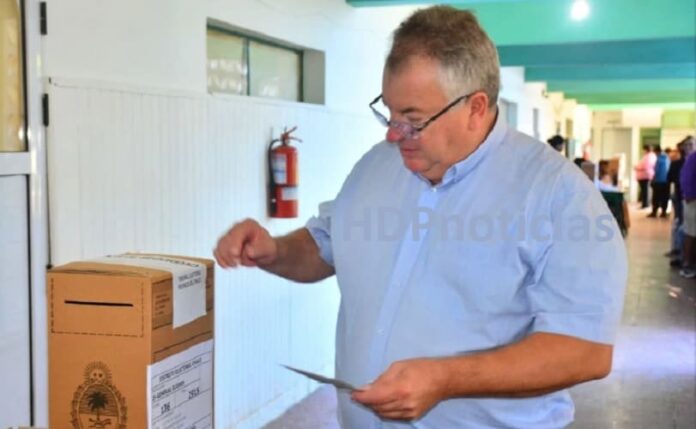 Pío Sander votando diputados