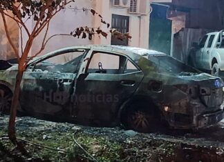 Un Corolla se incendió misteriosamente en Barranqueras