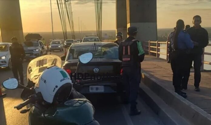 Voyage abandonado en el puente