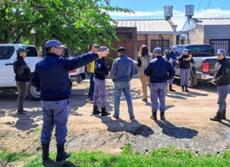 Un albañil recibió un disparo “accidental”: secuestraron armas y una Amarok robada