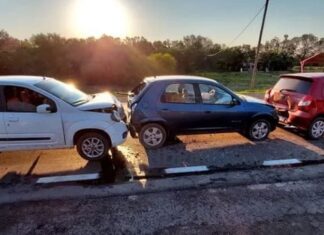 Otro choque múltiple: 3 autos pequeños se toparon en la ruta 11