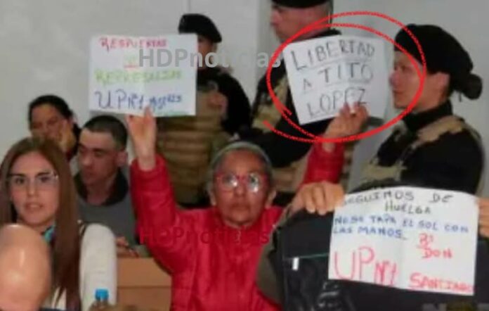 Marcela Acuña protesta en la audiencia