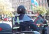 Pero qué bonito: municipales sin casco a centímetros de un inspector