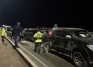 Insólito: los únicos 3 vehículos que había sobre el puente chocaron entre sí