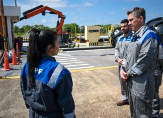 Después de varios años vuelven a ingresar barcazas con combustible a Barranqueras