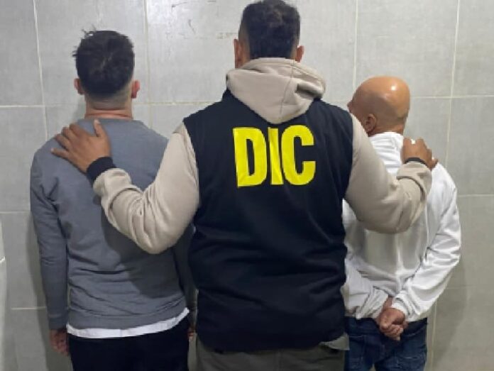 Dos colombianos presos por robo de joya y dólares en edificio céntrico