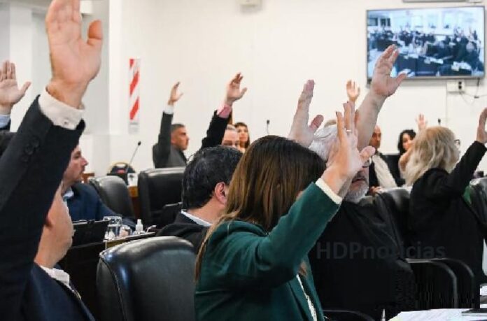 Legislatura mano arriba