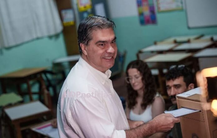 Vota el diputado electo Capitanich