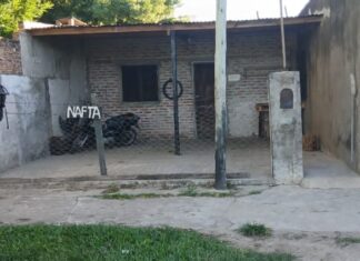 Mataron a un joven de un tiro en la puerta de su casa en Plaza