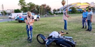 Sáenz Peña: motociclista chocó una rotonda, cayó y murió