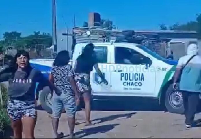 Apuñalado en el patrullero