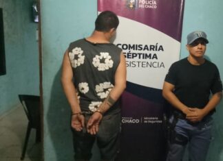 Fingió un fuerte dolor y le robó el celular a la enfermera del Centro de Salud