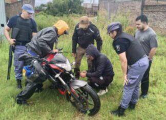 Buscando a Barbi encontraron una moto robada y un hombre armado