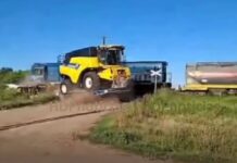 Un tren partió en 2 un camión que transportaba una máquina agrícola