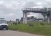 Motociclista cayó con su moto desde un puente peatonal en la autovía 16