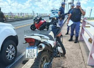 Moto abandonada en el puente: creen que el conductor saltó al río