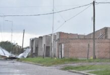 Margarita Belén: volaron los techos de las casas que Martínez entregó sin terminar