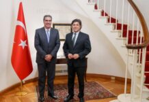 Capitanich se autopercibe Presidente de la Nación, canciller o algo así