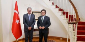 Capitanich se autopercibe Presidente de la Nación, canciller o algo así