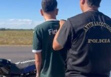 Motociclista con cocaína chocó a una policía y un patrullero