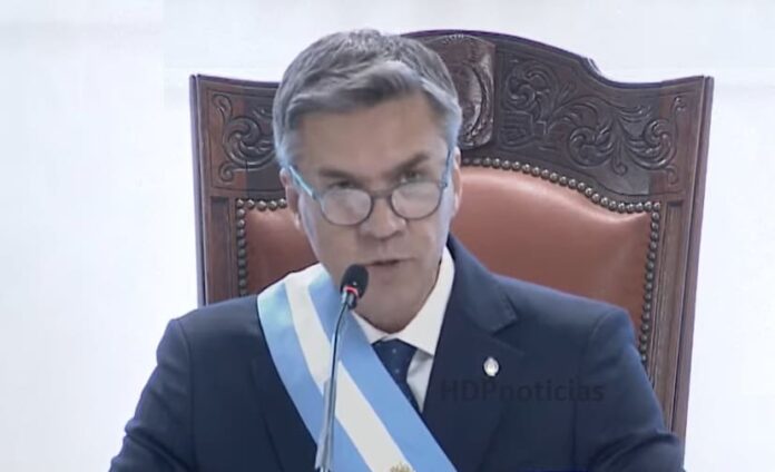 Zdero discursa en la Legislatura