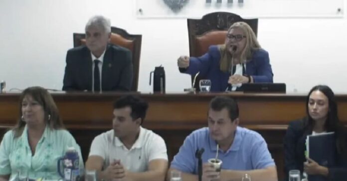 Interpelación a Dudik