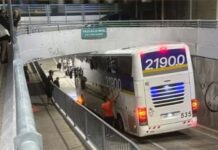 Un micro con hinchas de For Ever chocó un puente