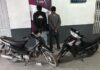 Un hombre y un adolescente vendían 2 motos robadas a mano armada