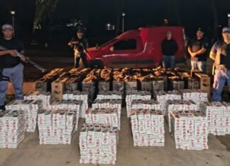 Escaparon 30 kilómetros y abandonaron Fiorino repleto de Rodeo de contrabando