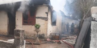 Un incendio arruinó 2 viviendas contiguas en Resistencia