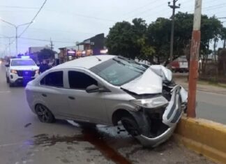 Estrelló su Prisma contra una columna de almbrado en la Castelli: Se me fue, dijo