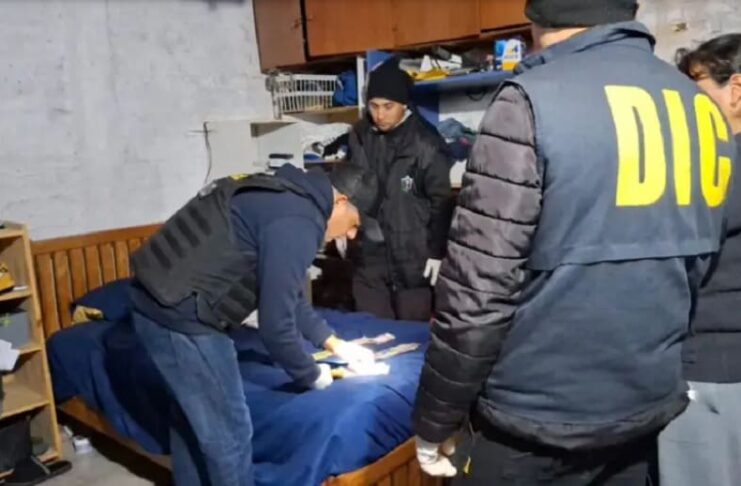 Crimen de Julián: allanaron la casa de Victoria Cantero