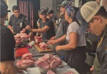 Saenzpeñenses en Colombia: campeones del asado y el locro cocinan para afectados por el terremoto