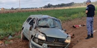 Robaron un auto y volcaron escapando de la Policía