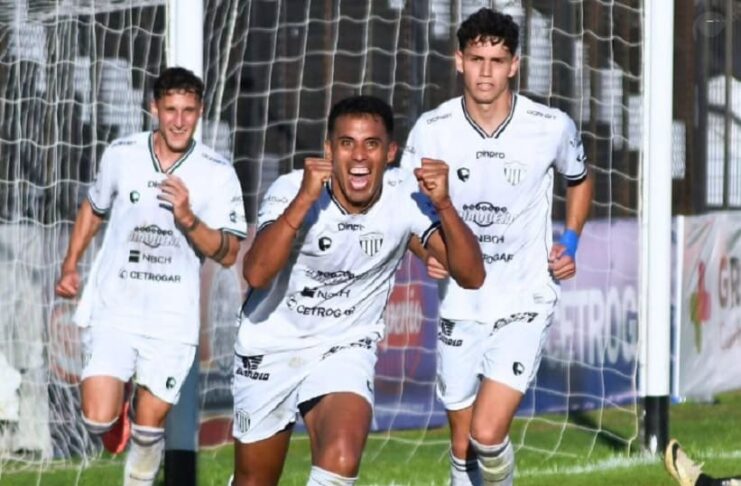 For Ever venció a Morón y empezó a subir en la tabla